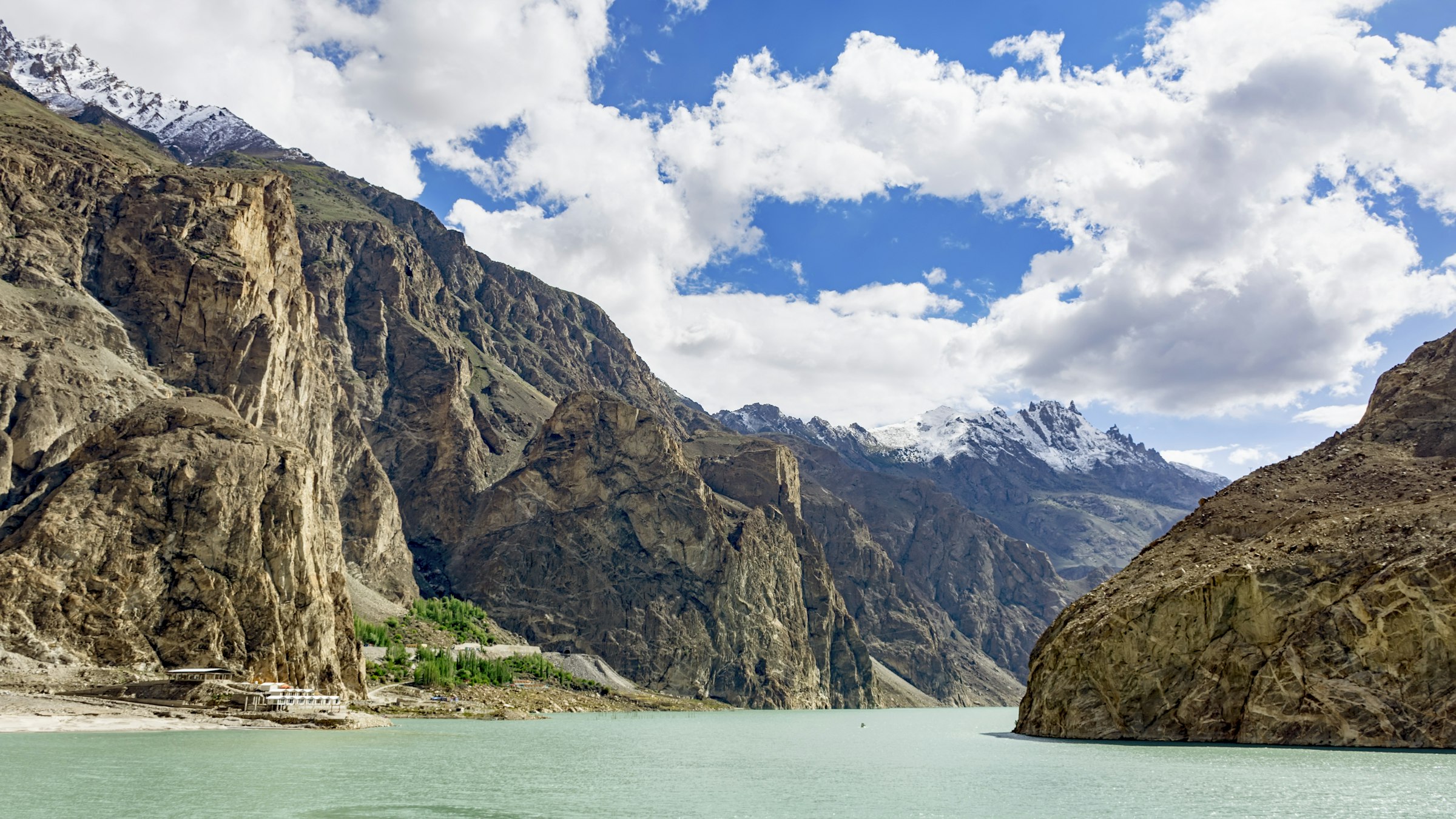 Top Summer Destinations in Pakistan – Where to Escape the Heat