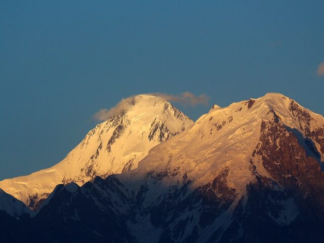 Momhil Sar