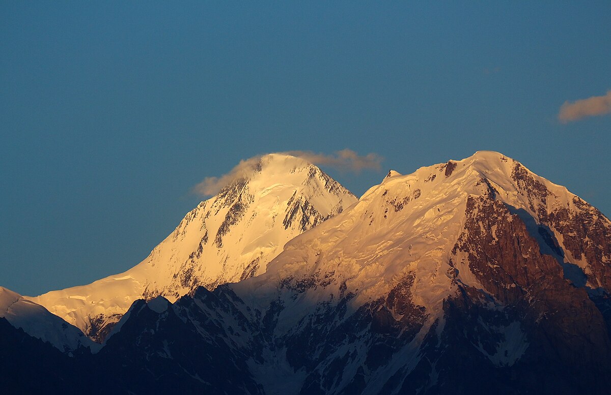 Momhil Sar