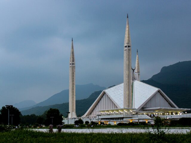 Faisal Mosque in Islamabad, the starting point for this 7-day itinerary