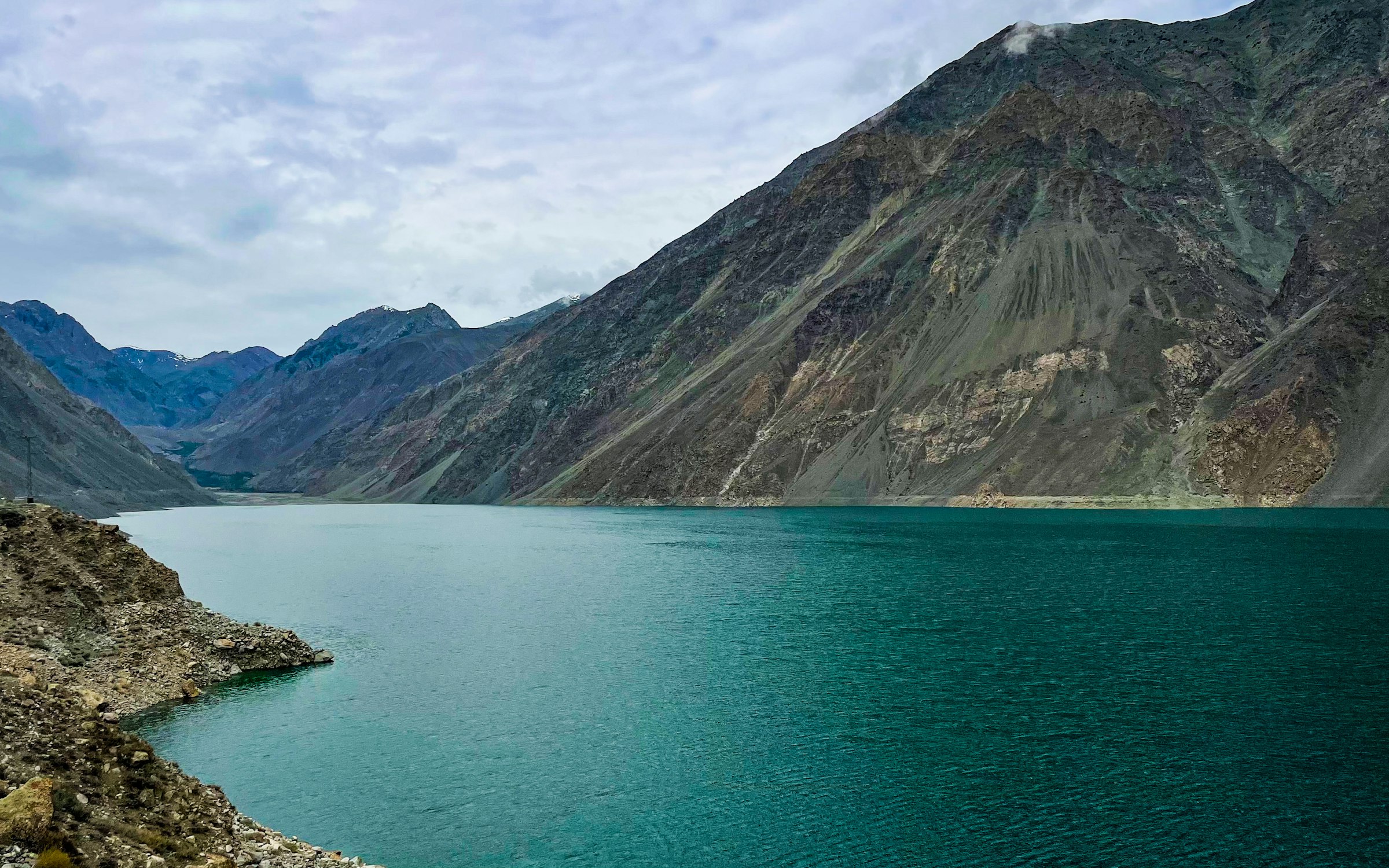 A large body of water surrounded by mountains in Skardu Valley, Pakistan
